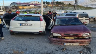 Malatyada üç araçlı trafik kazası: 4 yaralı