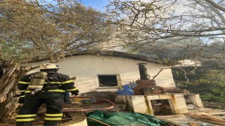 Mangal için yakılan barbekü çatı yangınına neden oldu