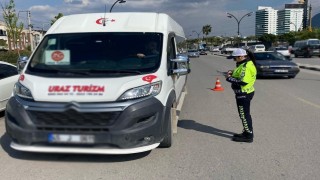 Manisada 14 işçi servisi trafikten men edildi