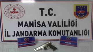 Manisada ruhsatsız tabanca ile yakalandı