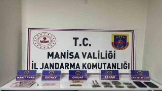 Manisada şüpheliden esrar ve uyuşturucu hap çıktı
