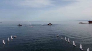 Marmara Denizinde yelken ve römorkör şov