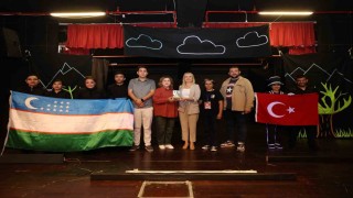 Merkezefendinin dört bir noktasında tiyatro oyunları sahnelenmeye devam ediyor