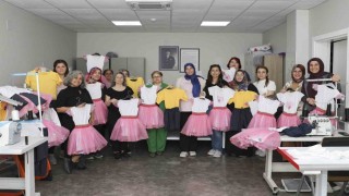 Mersinde 23 Nisanda çocukların kıyafeti belediyeden