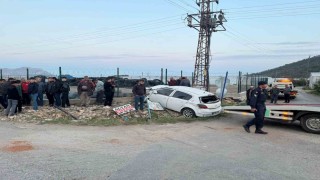 Mersinde kamyonet ile otomobil çarpıştı: 1 ölü, 5 yaralı
