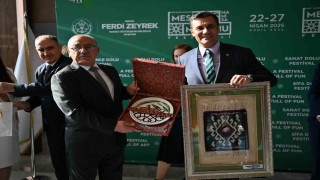 Mesir Festivalinde hediyeler ve gönüller buluştu