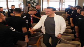Milletvekili Hatipoğlu, Eskişehirspor oyuncularıyla bir araya geldi