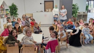 Minik öğrencilerden kütüphaneye ziyaret