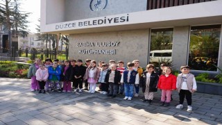 Minik öğrencilerden kütüphaneye ziyaret