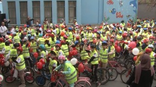 Minik Pedallar Meclise Gidiyor: Mektepten Meclise Pedal Etkinliği Renkli Görüntülere Sahne Oldu