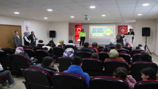Minik trafik dedektifleri görev başında
