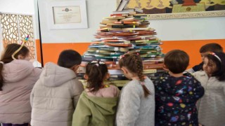 Minikler kütüphanede renkli anlar yaşadı