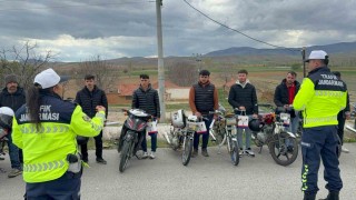 Motosiklet sürücülerine jandarmadan ‘1 kural bir ömür eğitimi