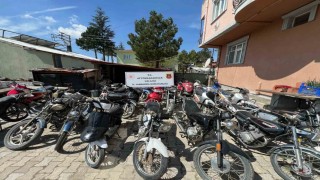 Motosikletlerin şasi numaraları değiştirip satan tamirciyi jandarma yakaladı