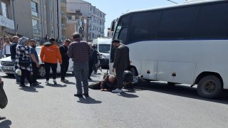 Muratlıda motosiklet ile minibüs çarpıştı: 1 yaralı