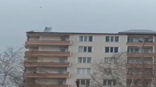 Muşta fırtına çatıları uçurdu