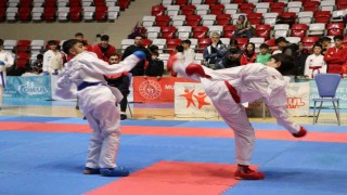 Muşta karate grup birinciliği müsabakaları başladı
