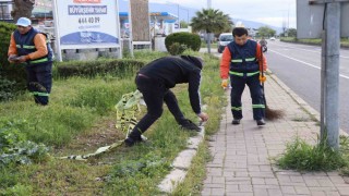 Nazilli Belediyesinden karayolunda temizlik çalışması