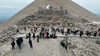 Nemrut Dağında bayram yoğunluğu
