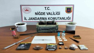 Niğdede jandarmadan uyuşturucu ve kaçak ürün operasyonu