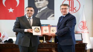 Nizami Gencevinin ünlü Hamsesinin çevirileri Erzurumdan