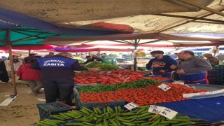 Odunpazarı Belediyesi zabıta ekipleri semt pazarlarında terazi ve etiket kontrolü yaptı