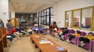 Öğrenciler Anadolu Üniversitesi Kütüphanesini ziyaret etti