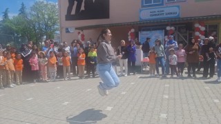 Öğrenciler seyretti veliler yarıştı