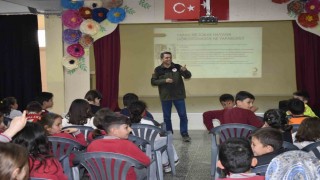 Öğrenciler sokak hayvanları konusunda bilgilendirildi