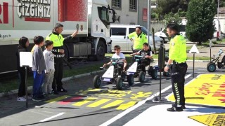 Öğrenciler trafik kurallarını bu tırda öğreniyor