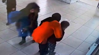 Öğretmen boğazına çikolatalı ekmek kaçan öğrenciyi Heimlich manevrasıyla kurtardı