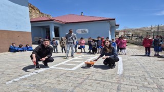 Öğretmenlerden oyun alanına renkli dokunuş