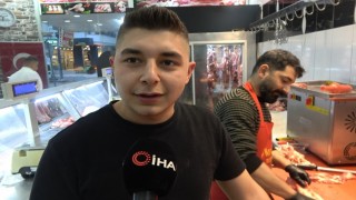 Osmaniyede kasaptan et alan köpek yüzleri gülümsetti