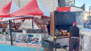 Osmaniye’de Lezzet Fuarı Coşkusu: Cağ Kebabı Ziyaretçilerin Gözdesi Oldu