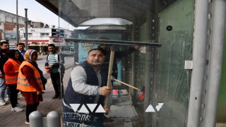 Osmaniyede otobüs duraklarında genel temizlik çalışması