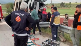 Osmaniyede tır şarampole devrildi: 1 ölü
