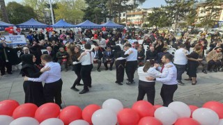 Otizm Farkındalık Günü Gölcükte renkli görüntülere sahne oldu