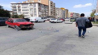 Otomobil ile motosiklet çarpıştı: 1 yaralı