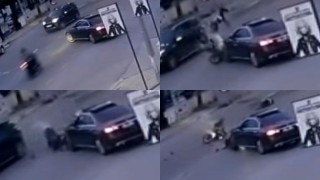 Otomobile çarpan motosikletli takla atıp yere düştü: O anlar kamerada