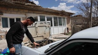 Otomobili muayeneden geçen vatandaş, sevincini zurna ile kutladı