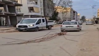 Otomobilin arkasına demir bağlayan sürücüye ceza uygulandı