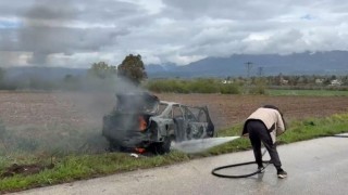 Otomobilin Motor Kısmında Çıkan Yangın Söndürüldü