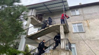Oturma odasında korkutan yangın