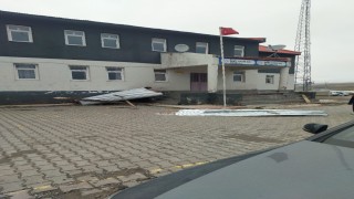 Özalpte fırtına hasara neden oldu