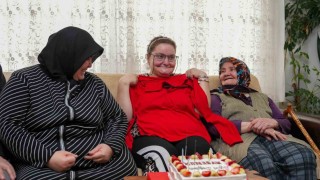 Özel bireylere doğum günü sürprizi