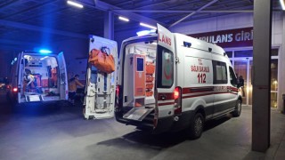 Park halindeki kamyona çarpan motosiklet sürücüsü ağır yaralandı