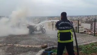 Park halindeki motosiklet alev alev yandı