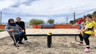 Park hayali gerçekleşen 77 yaşındaki gazi eşi torunlarıyla doyasıya eğlendi