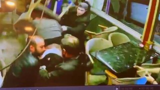 Pastanede küfürlü konuştuğu için uyarılan şahıslar, işletme sahibi ve arkadaşlarını darp etti