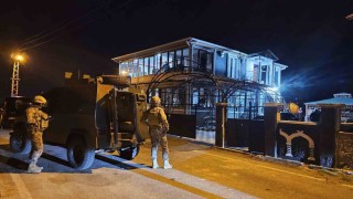 Polise silah gösteren şahsı yakalamak için operasyon düzenlendi